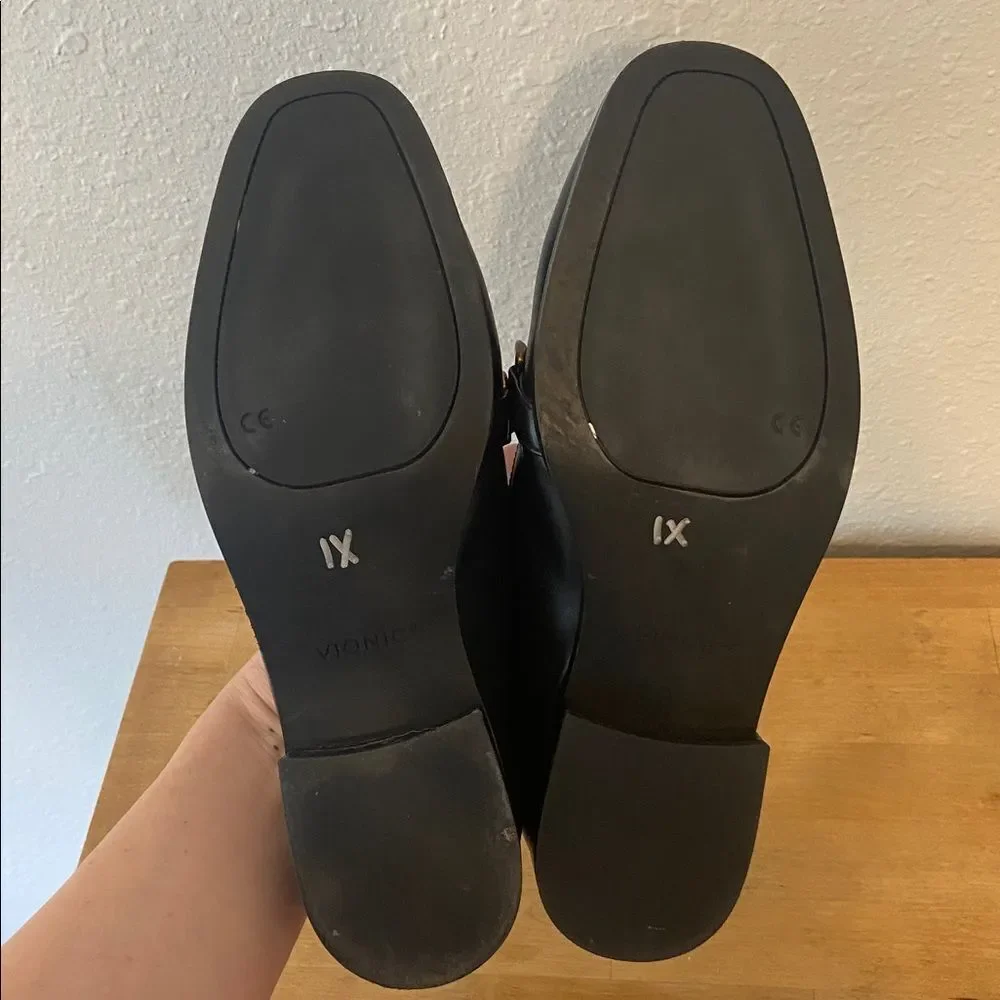 Vionic Black Leather Mizelle Gold Chain Slip On Loafer Flat Shoes Size 9